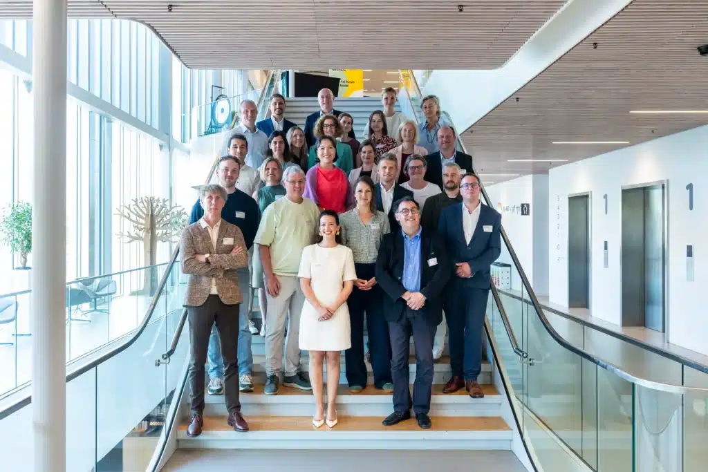 CrossCircular kick-off, photo 3